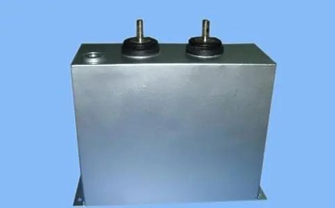 電容器充放電的原理是什么？